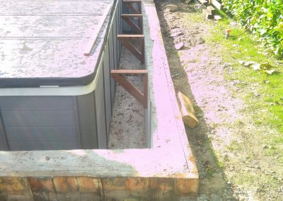 Zwembad fundering van hout en beton