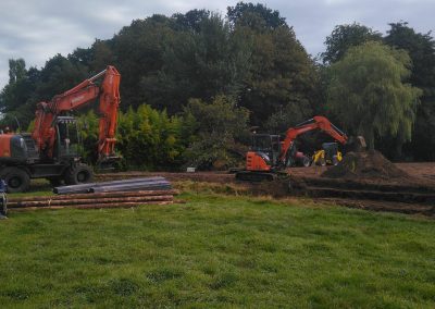 Machines aan het werk met grondwerk