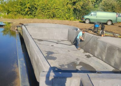 Betonnen fundering voor zwemvijver