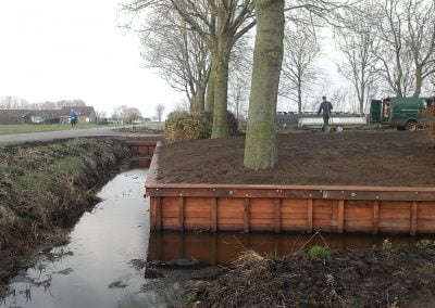 Beschoeiing hout hoek