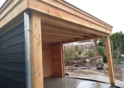 Tuinhuis gebouwd met een betonvloer